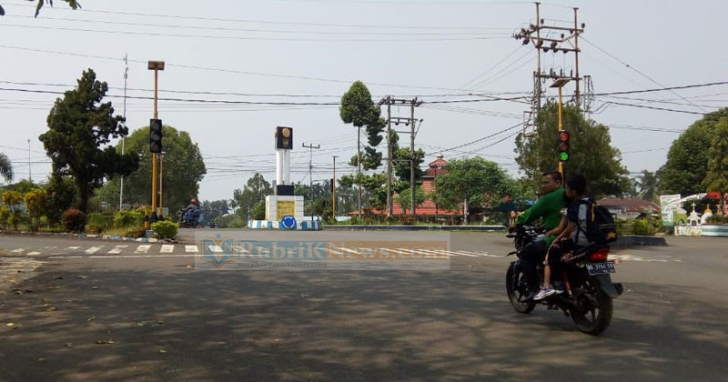 Traffik light Perempatan jalan kantor pos Arga Makmur