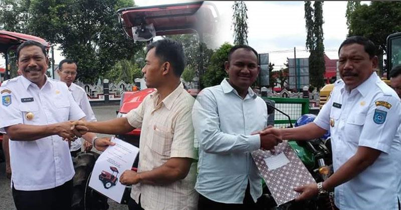 Alat pertanian dan eksavator