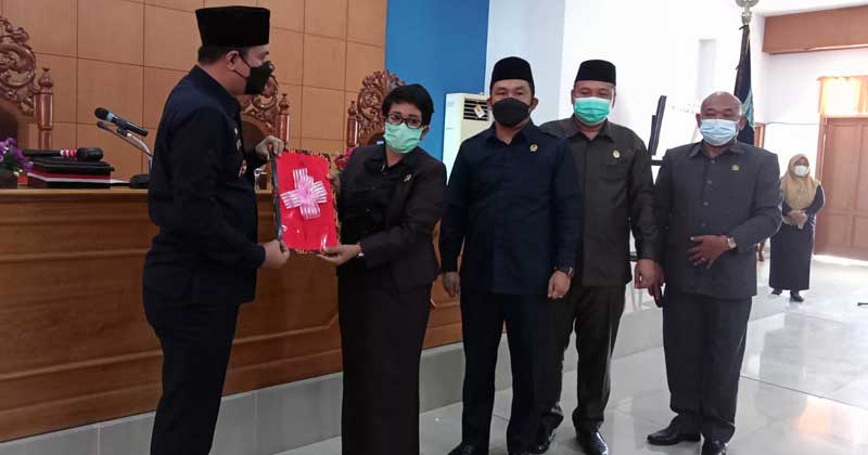 DPRD-Bengkulu-Utara-Serahkan-Rekomendasi-LKPj-Bupati-Tahun-2020