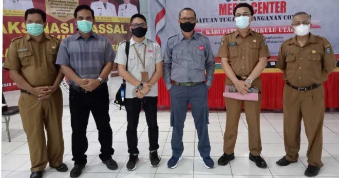 Photo-bersama-Kepala-Bappeda-BU-dan-Ketua-Forum-TJSLP-Bengkulu-Utara