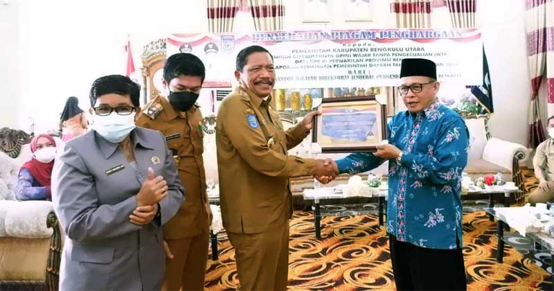 Bupati-Bengkulu-Utara-terima-langsung-penghargaan-WTP-Quaatrick-dari-BPK-RI
