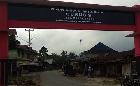 gapura air terjun curug sembilan
