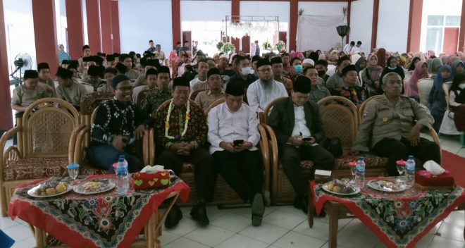 Tamu undangan dan wali murid SDIT Darul Fikri