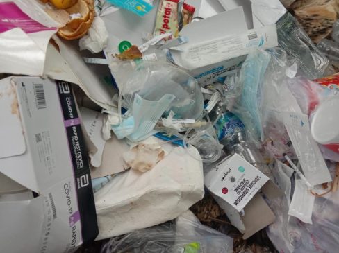 Dokumentasi temuan limbah B3 di Puskesmas Napal Putih