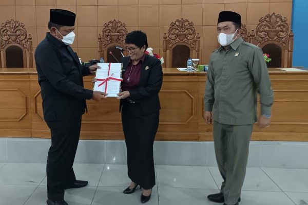 Ketua DPRD BU terima Raperda Pembentukan Susunan Perangkat Daerah