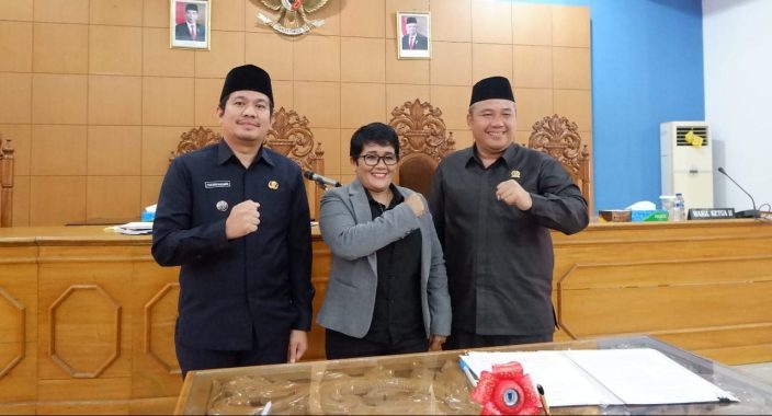 Ketua dan Wakil Ketua II DPRD Bengkulu Utara bersama Wabup Bengkulu Utara