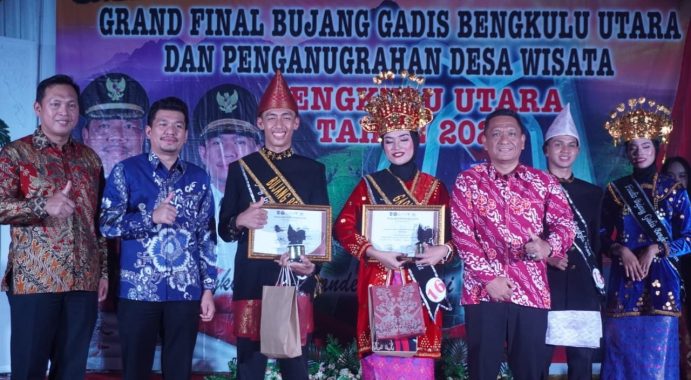 Giat grand final Bujang Gadis BU yang dihadiri oleh Wabup BU