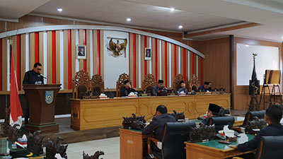 Frkasi PAN saat menyampaikan aspirasinya dihadapan unsur eksekutif